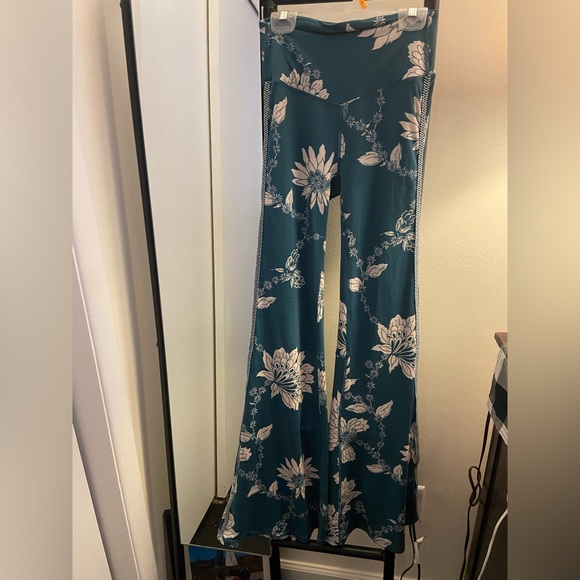 FP Movement Matching Teal Blue Flower Set - Picture 4 of 5